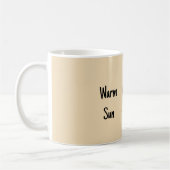 Schattige warme zon met hoed koffiemok (Links)