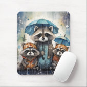 Schattige wasberen in de regen muismat (Met muis)