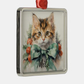 SCHATTIGE WATERVERF TABBY KITTEN MET GROENE BOOG METALEN ORNAMENT (Rechts)