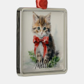 SCHATTIGE WATERVERF TABBY KITTEN MET RODE STRIK METALEN ORNAMENT (Rechts)
