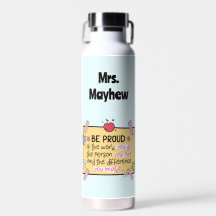 Schattige wees trots op gepersonaliseerde lerarenk