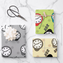 Schattige wekker met drie kleuren inpakpapier vel