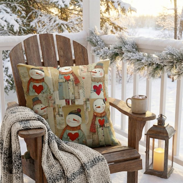 Schattige Whimsical Harten Sneeuwman Winter Kussen (Pillow showing cute illustrations of snowmen with warm red hearts. With lovely earth tones)