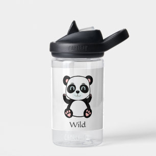 Schattige wilde baby panda beer op wit waterfles