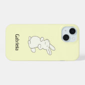 Schattige wit konijn gepersonaliseerde naam geel iPhone 15 case (Achterkant horizontaal)