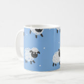 Schattige wit schaap: lammeren. koffiemok (Voorkant links)