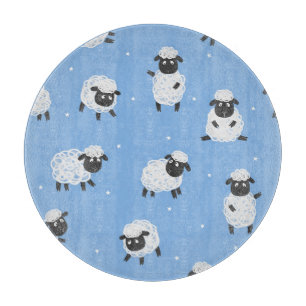 Schattige wit schaap: lammeren. snijplank