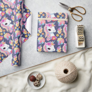 Schattige Witte Baby Eenhoorn met Bloemen Cadeaupapier