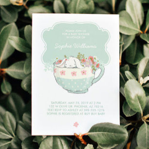 Schattige Witte Bunny in een Tea Cup Baby shower Kaart