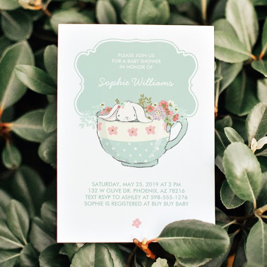 Schattige Witte Bunny in een Tea Cup Baby shower Kaart