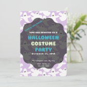 Schattige Witte Geesten op Zachte Paarse Halloween Kaart (Staand voorkant)