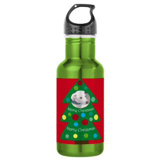 Schattige Witte Hond Kleurrijke Kerstboom Rood Waterfles