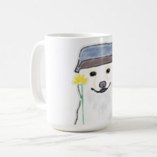 Schattige witte hond met hoed die gele bloem vasth koffiemok