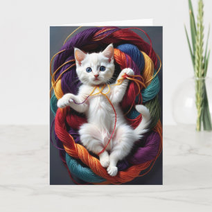 Schattige Witte Kitty Kat Speelt met Rollen Wollen Kaart