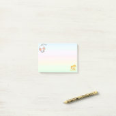 Schattige witte muis & kaas op pastelkleuren post-it® notes (Op bureau)