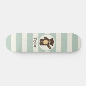Schattige Woodland Brown Beer; Sage Green Stripes Skateboard (Horizontaal)