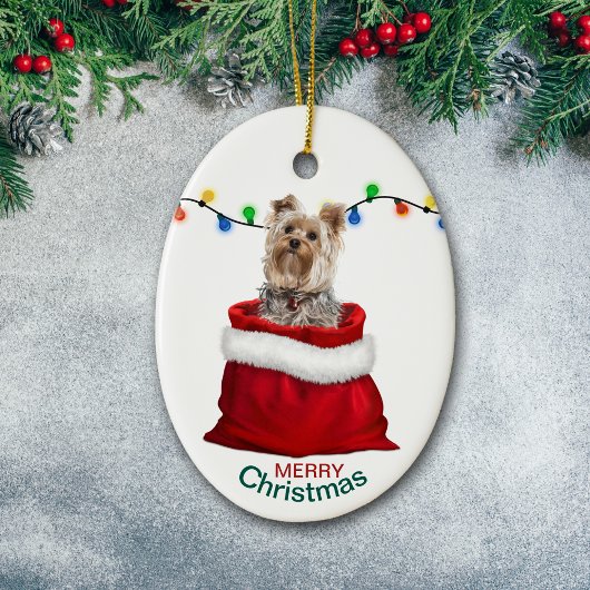 Schattige Yorkie Dog in Holiday Gift Bag Keramisch Ornament