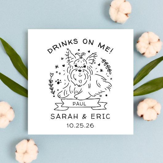 Schattige Yorkshire terrier Hond Trouw Drinken op  Servet