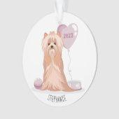Schattige Yorkshire Terrier Verjaardag Ornament (voorkant)