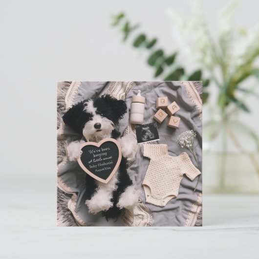 Schattige zwangerschapsaankondiging puppy feestdagenkaart (Staand voorkant)