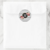 Schattige zwart wit gestreept modern bloemmonogram ronde sticker (Tas)