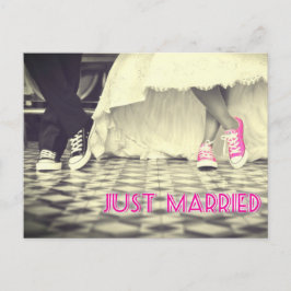 Schattige zwart wit net getrouwd aankondigingskaart