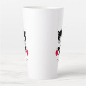 Schattige zwart-witte kat met rode bal latte mok (Voorkant)