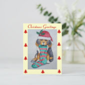 schattige zwarte en bruine puppy met kerstmis feestdagenkaart (Staand voorkant)