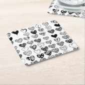 Schattige zwarte-hartenkrabbeltekening kartonnen onderzetters (Schuin)