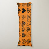 Schattige zwarte-hartenkrabbeltekening lichaamskussen (Voorkant Verticaal)