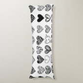 Schattige zwarte-hartenkrabbeltekening lichaamskussen (Voorkant Verticaal)