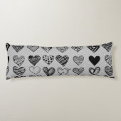 Schattige zwarte-hartenkrabbeltekening lichaamskussen (Achterkant)