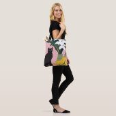 Schattige zwarte kat met witte bloem tote bag (Op model)
