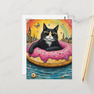 Schattige zwarte kat op vakantie in een zwevende d briefkaart