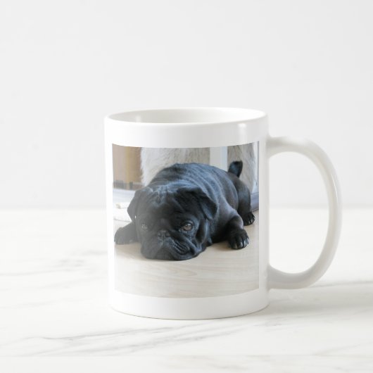 Schattige Zwarte Pug Slapend Koffiemok (Rechts)