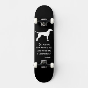 Schattige zwarte witte Dean Koontz citaat hond Persoonlijk Skateboard