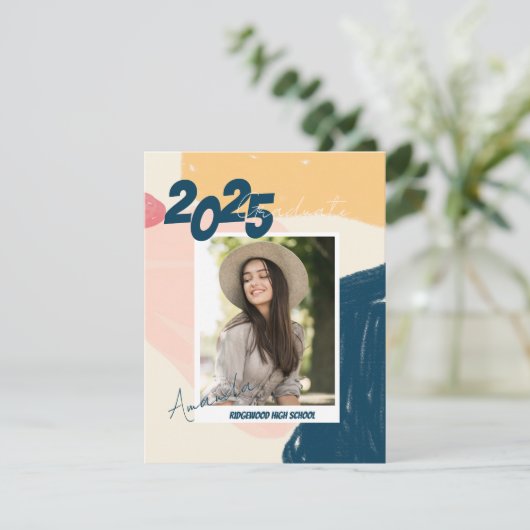 Schattigee 2025 Afstuderen Pastel Foto Mini Uitnod Informatiekaartje (Staand voorkant)