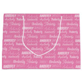 Schattigee Aangepaste Roze Naam Typografie Girls V Groot Cadeauzakje (Voorkant)