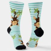 Schattigee aap die aan een wijnstok met gestreepte sokken (Gebogen)