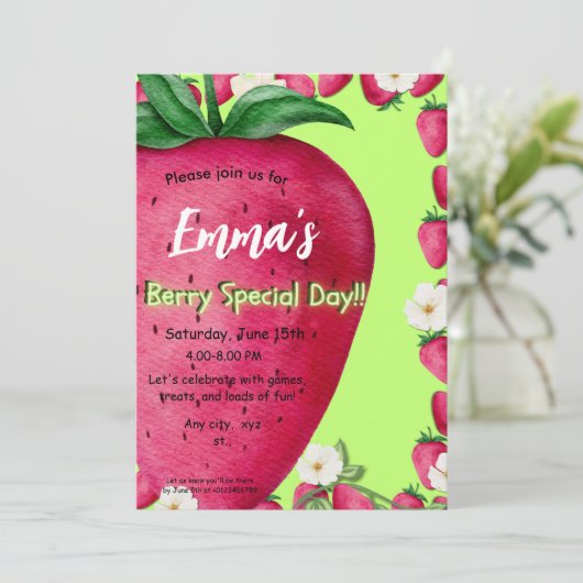 Schattigee aardbeien eerste verjaardagsuitnodiging kaart (Staand voorkant)
