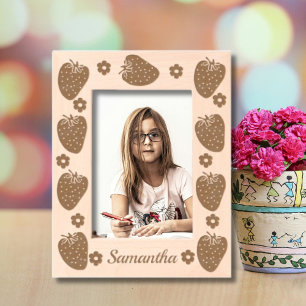 Schattigee aardbeien en bloemen gegraveerde lijstjes