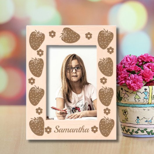 Schattigee aardbeien en bloemen gegraveerde lijstjes