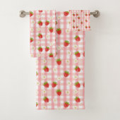 Schattigee aardbeien en bloemen op een roze gingha bad handdoek (Insitu)
