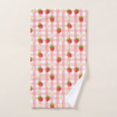 Schattigee aardbeien en bloemen op een roze gingha bad handdoek (Handdoek)
