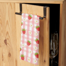 Schattigee aardbeien en bloemen op een roze gingha