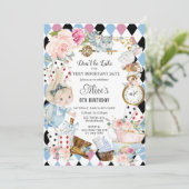 Schattigee Alice in Wonderland Verjaardagsthee Par Kaart (Staand voorkant)