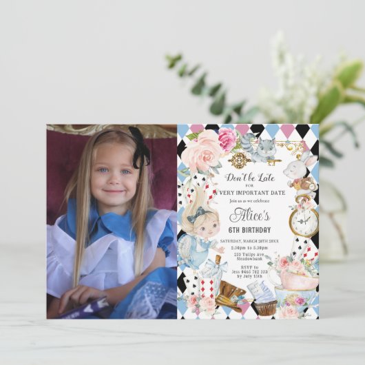 Schattigee Alice in Wonderland Verjaardagsthee Par Kaart (Staand voorkant)