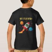 Schattigee alien in raketschip "Stellar Birthday" T-shirt (Achterkant)