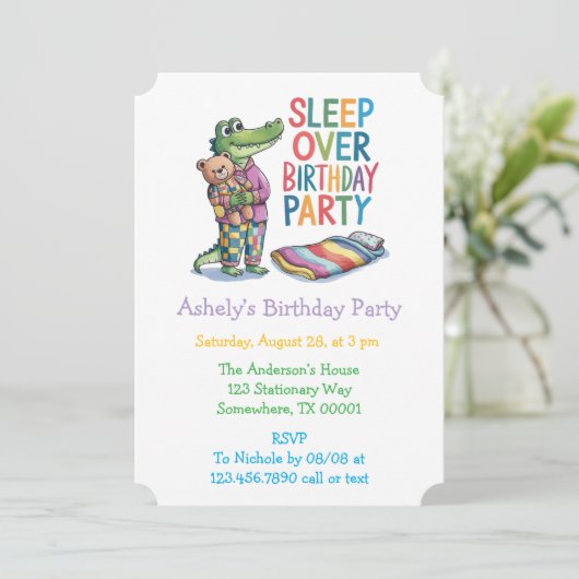Schattigee Alligator Slaap Over Verjaardagsfeest Kaart (Staand voorkant)