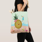 Schattigee ananas op het strand tote bag (Dichtbij)